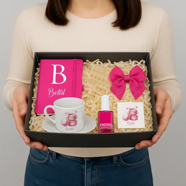 Kişiye Özel Pembe Hediye Kutusu Ajanda, Fincan, Oje ve Toka Seti