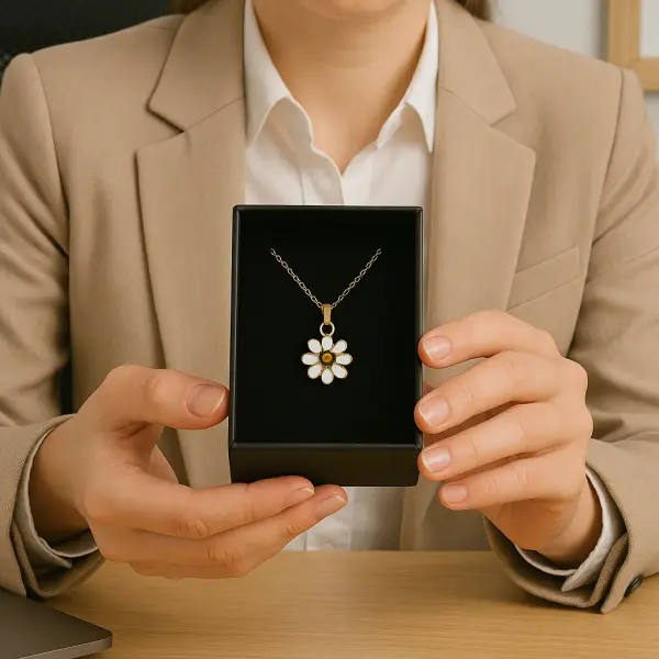 Kişiye Özel Hediye Kutusu   Bambu Termos, Defter, Kupa ve Papatya Kolye