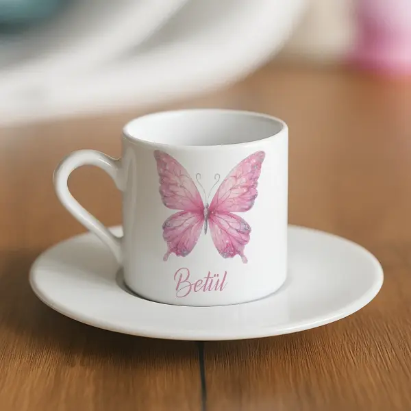 Kişiye Özel Kelebek ve Papatya Hediye Kutusu Kupa, Anahtarlık ve Not Kartı Seti