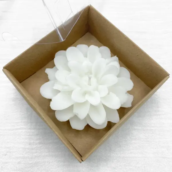 Kişiye Özel Papatya Hediye Kutusu – Gül Mum ve Madlen Çikolatalı Set