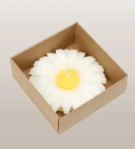 Kişiye Özel Papatya Hediye Kutusu – İsimli Kupa ve Papatya Kolye Seti