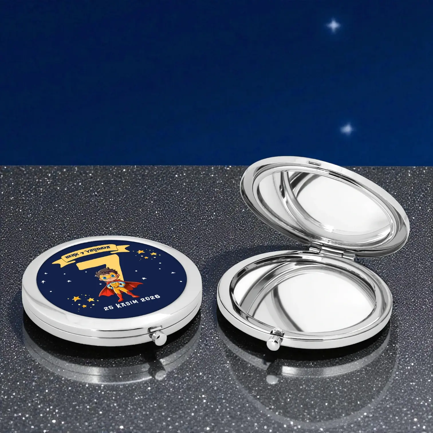 Kişiye Özel Süper Kahraman Temalı Metal Cep Aynası – Erkek Çocuk Doğum Günü Hediyesi