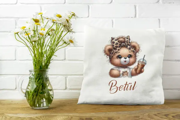 Kişiye Özel Leopar Fiyonklu Ayıcık Tasarımlı Yastık – 40x40 cm Elyaf Dolgulu