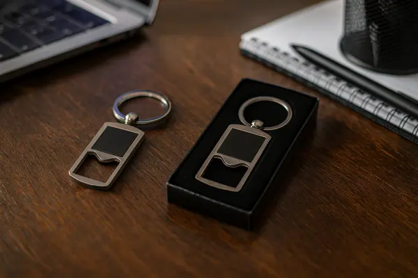 İsme Özel Dikdörtgen Açacaklı Metal Anahtarlık | Tema Tasarım