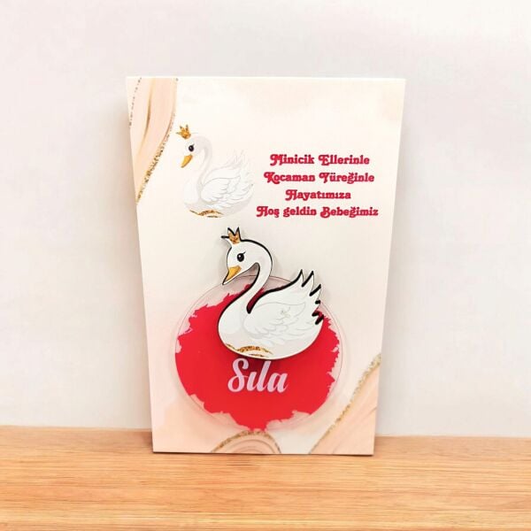 Beyaz Kuğu Figürlü Pleksi Magnet Kartlı | Zarif ve Şık Bebek Hediyeliği