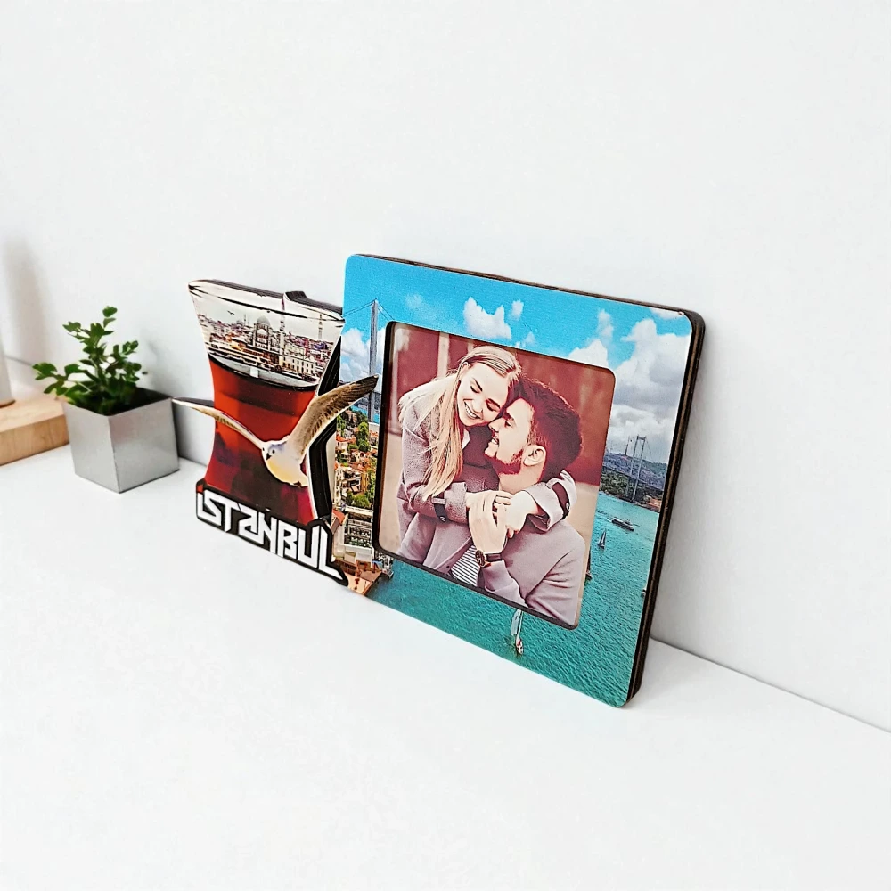 3D İstanbul Temalı Ahşap Fotoğraf Çerçevesi